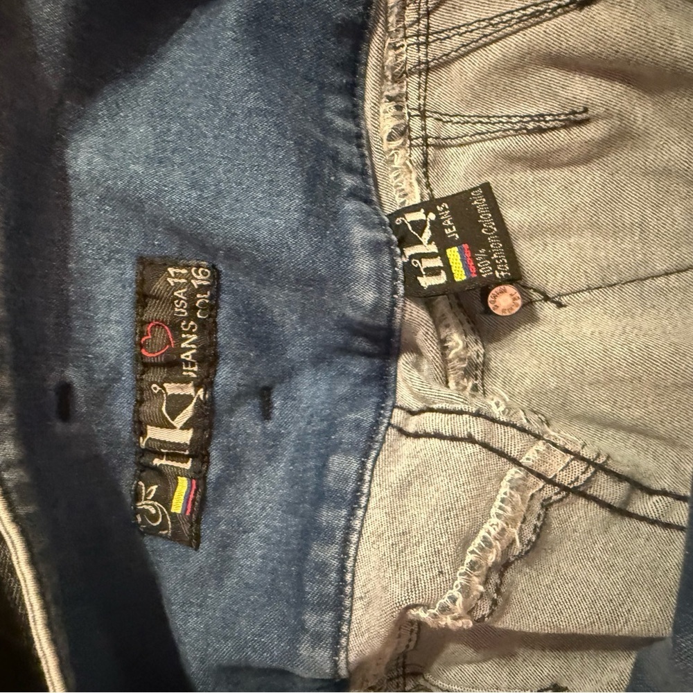Stylish High-Rise Blue Distressed Jeans - Picture 4 of 4